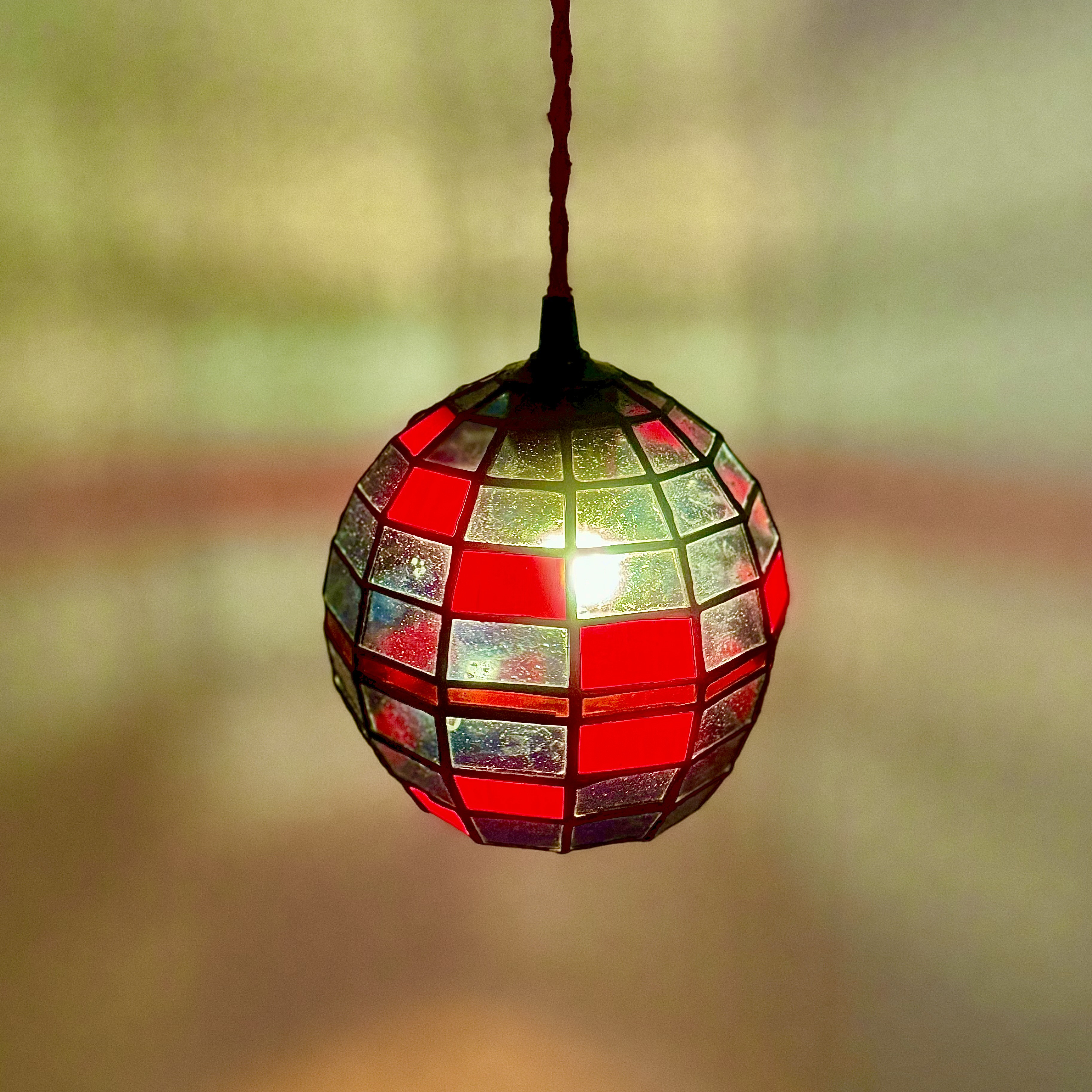 光の色を楽しむ、丸型  ペンダントライト ステンドグラス ランプシェード 置き型 テーブル ランプ インテリア 照明