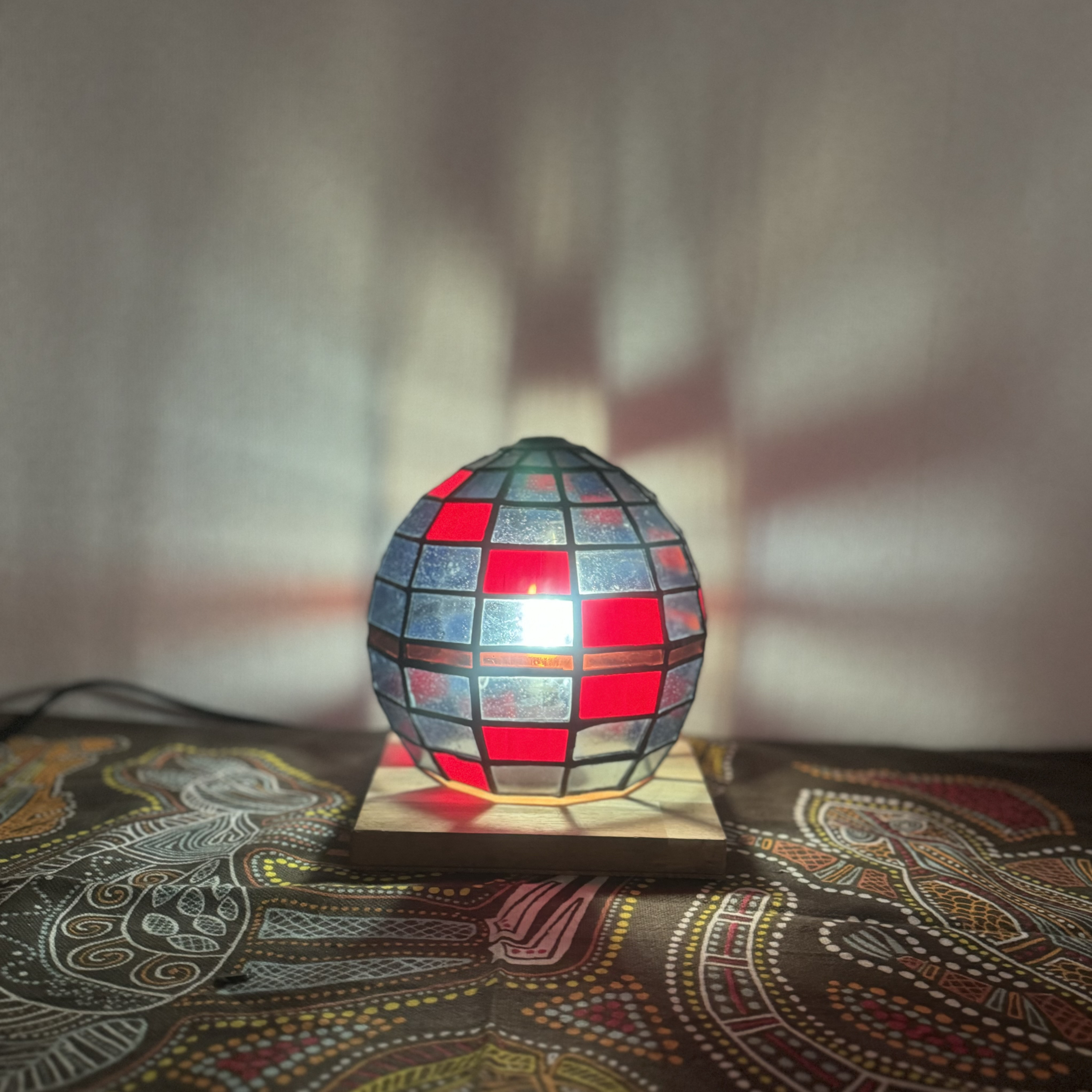 光の色を楽しむ、丸型  ペンダントライト ステンドグラス ランプシェード 置き型 テーブル ランプ インテリア 照明