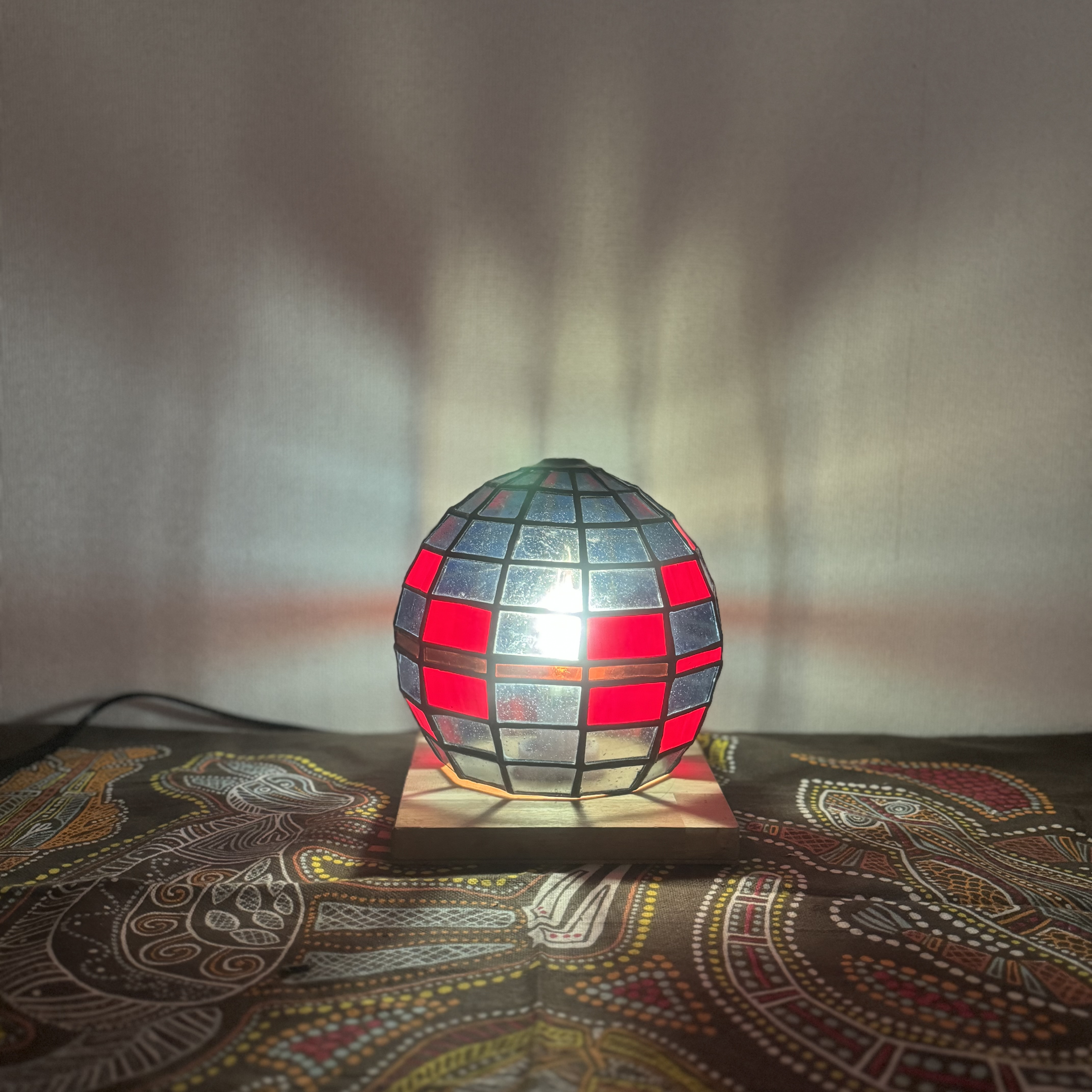 光の色を楽しむ、丸型  ペンダントライト ステンドグラス ランプシェード 置き型 テーブル ランプ インテリア 照明