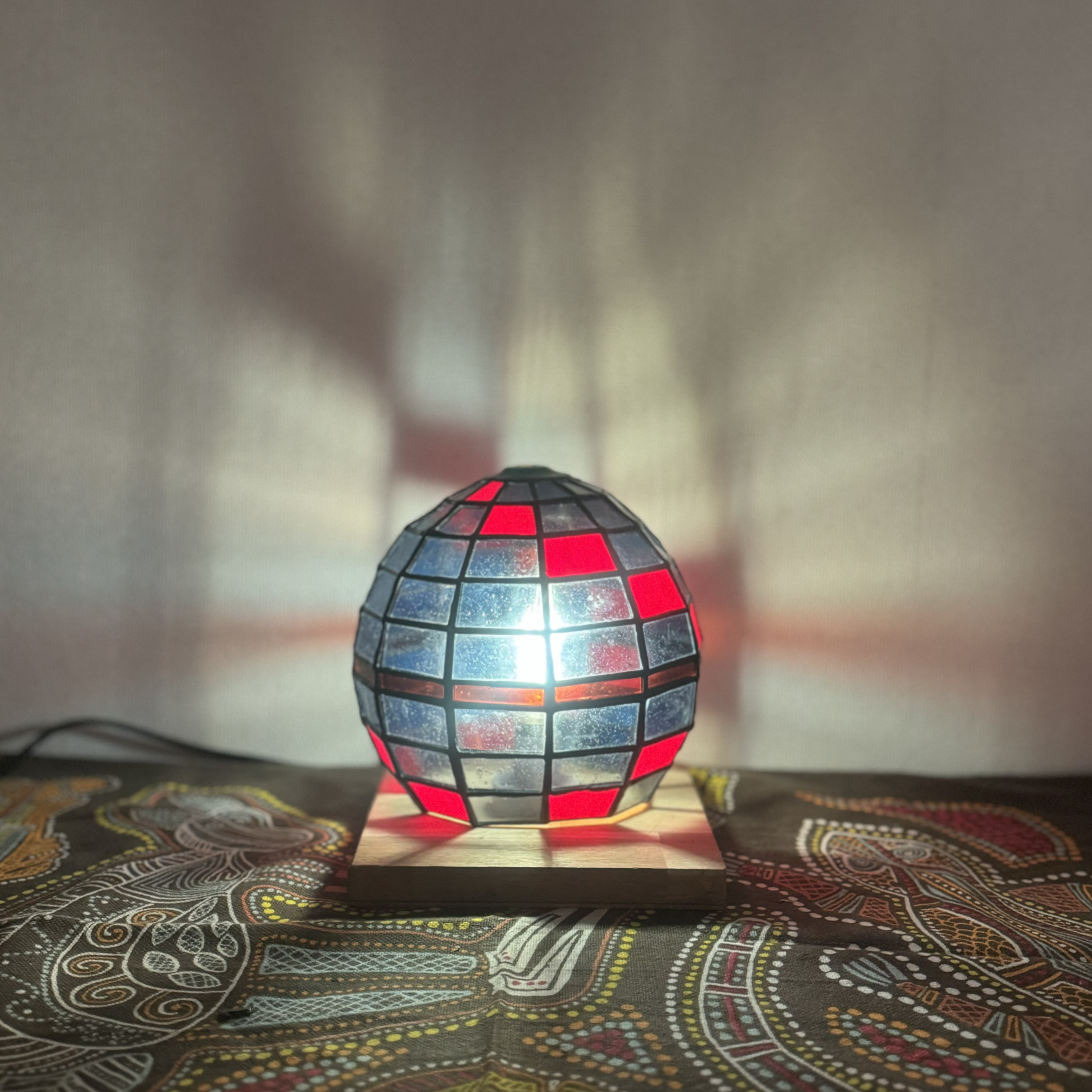 光の色を楽しむ、丸型  ペンダントライト ステンドグラス ランプシェード 置き型 テーブル ランプ インテリア 照明