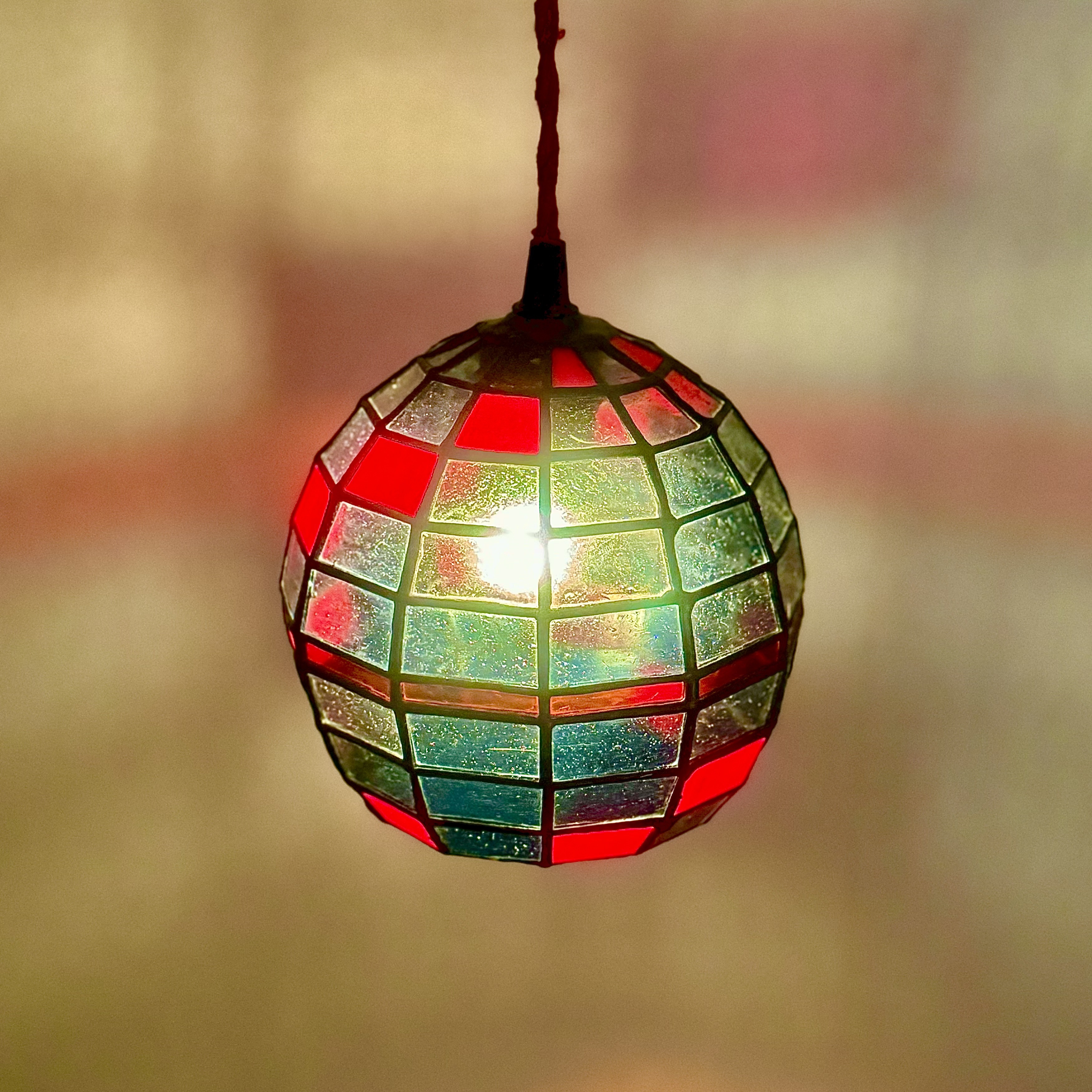 光の色を楽しむ、丸型  ペンダントライト ステンドグラス ランプシェード 置き型 テーブル ランプ インテリア 照明