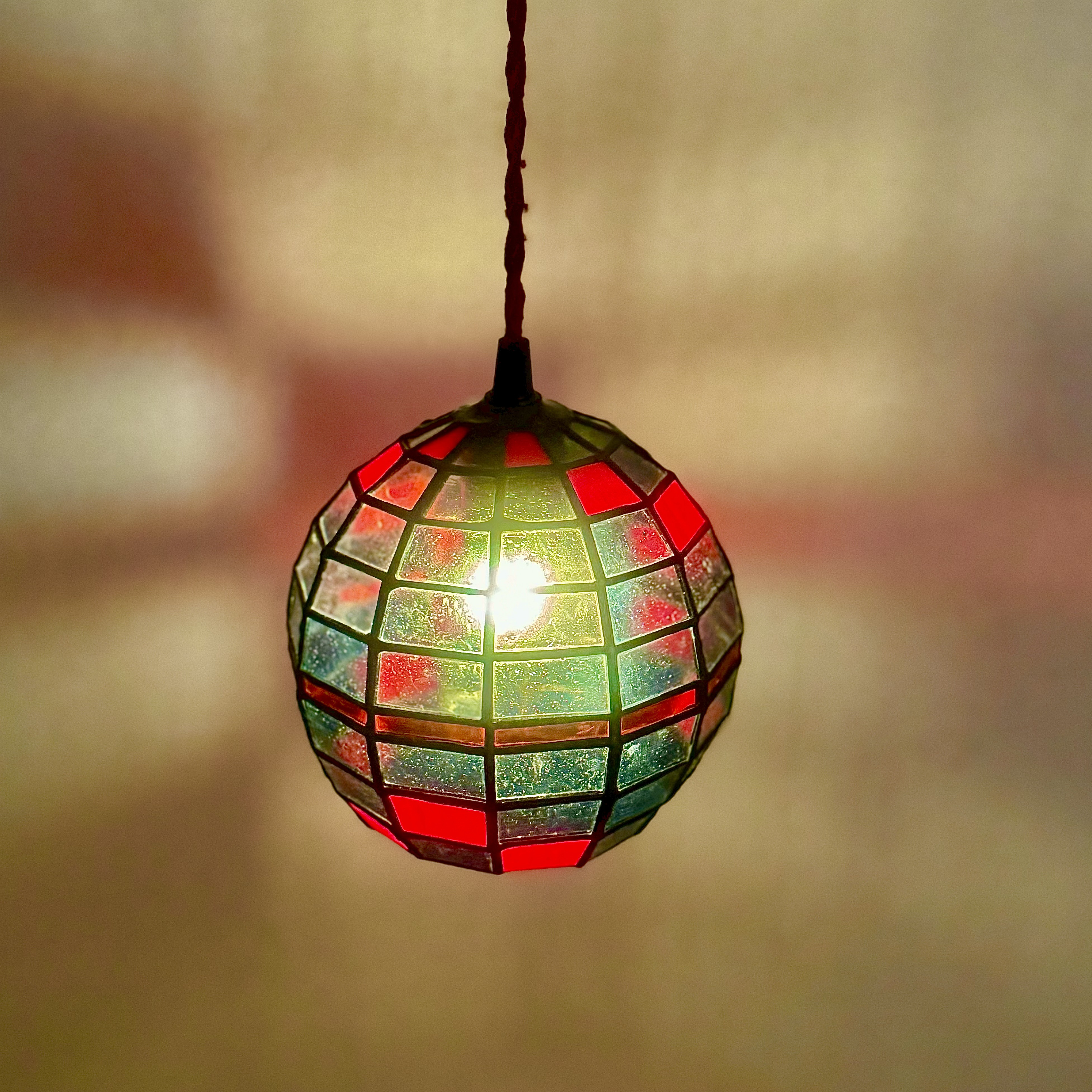 光の色を楽しむ、丸型  ペンダントライト ステンドグラス ランプシェード 置き型 テーブル ランプ インテリア 照明