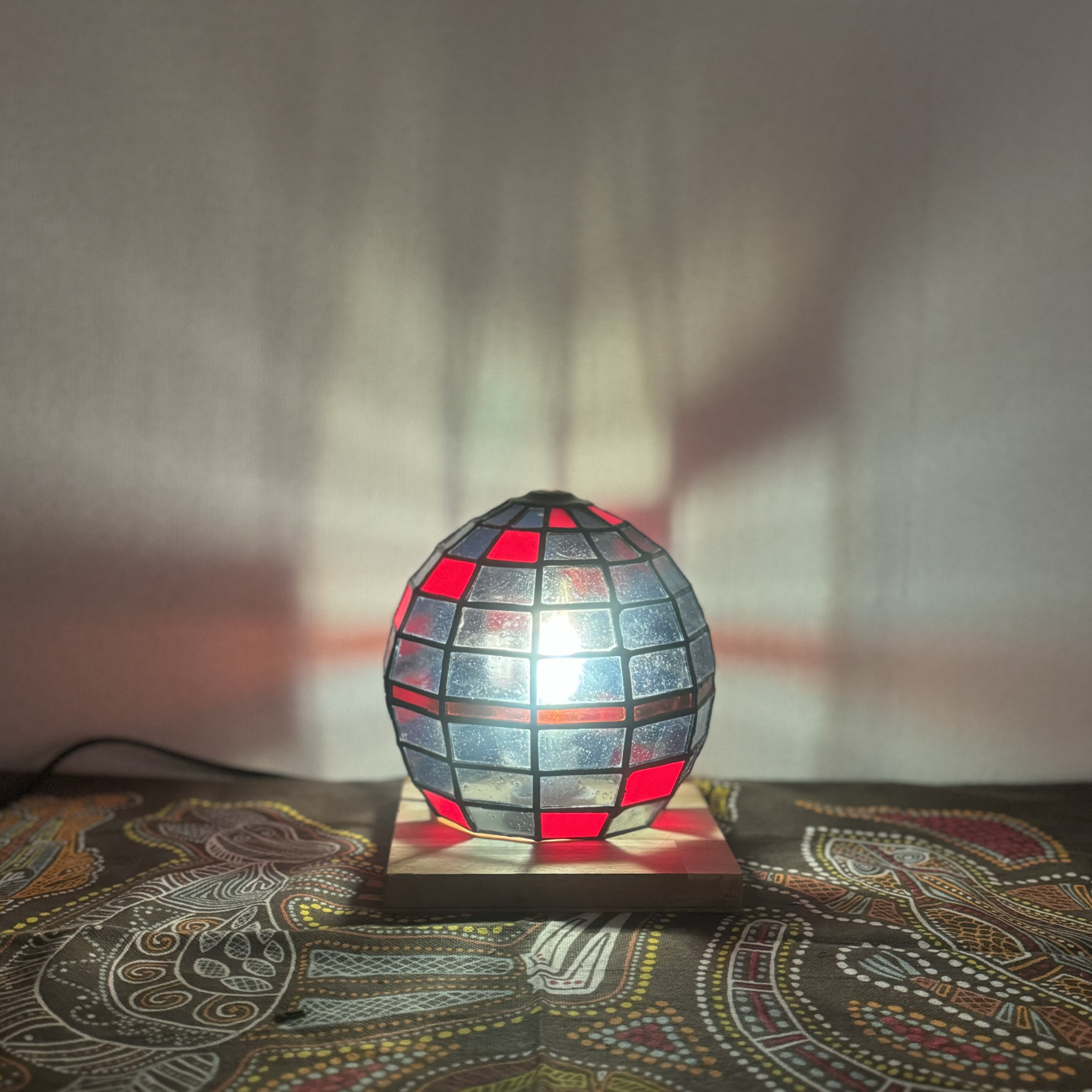 光の色を楽しむ、丸型  ペンダントライト ステンドグラス ランプシェード 置き型 テーブル ランプ インテリア 照明