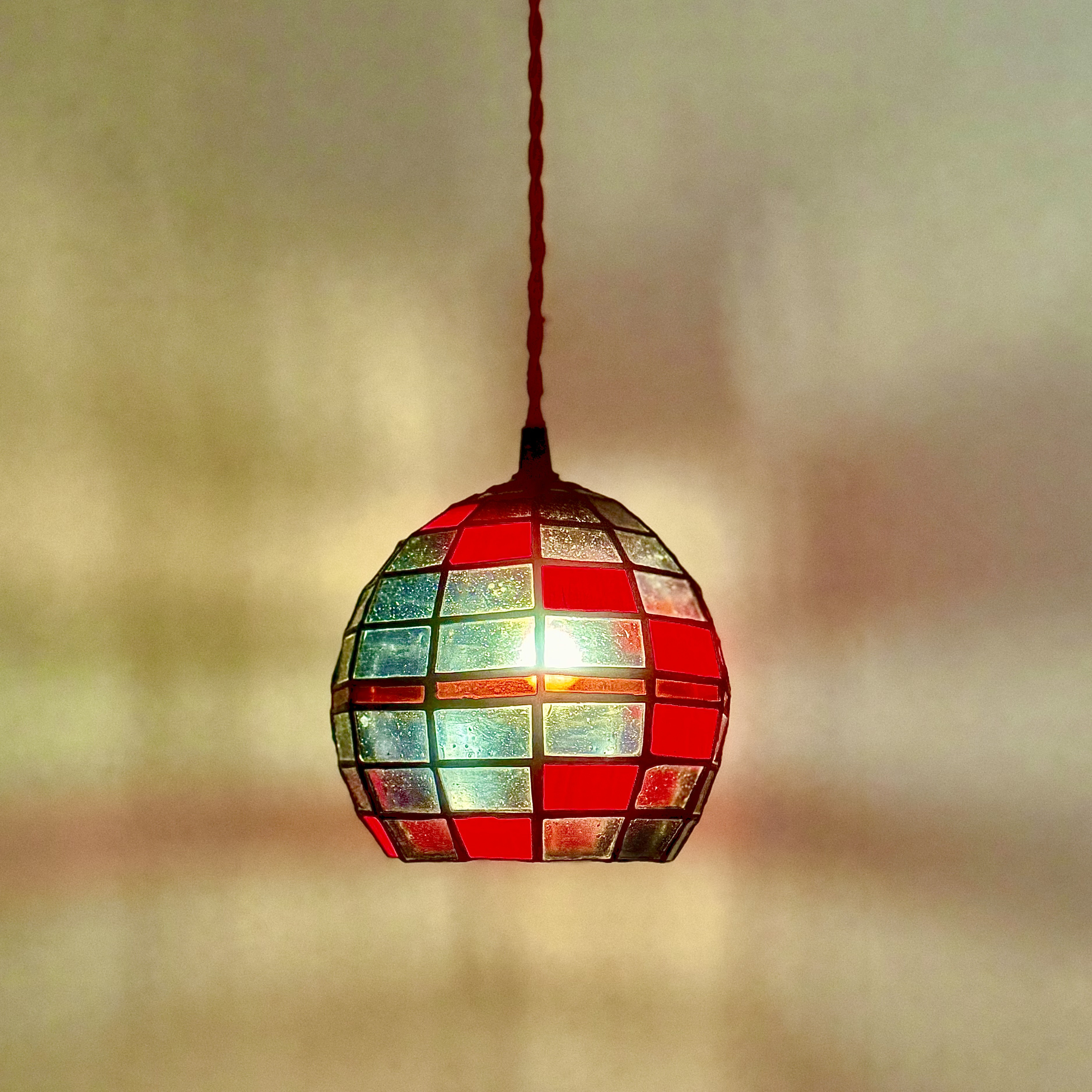 光の色を楽しむ、丸型  ペンダントライト ステンドグラス ランプシェード 置き型 テーブル ランプ インテリア 照明