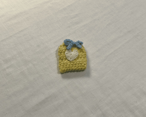 ハンドメイド お守りチャーム マスタードイエローu0026ライムグリーン