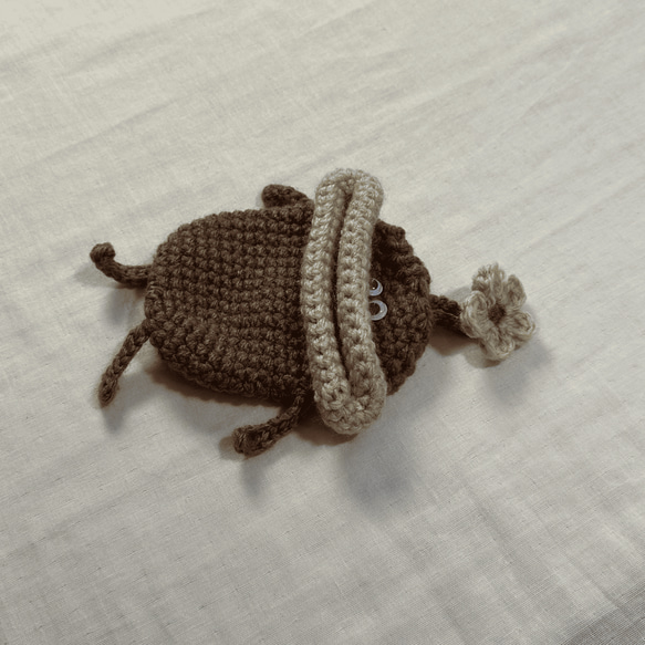 毛糸のパクパクモンスター【キーケース/茶/ベージュ】編み物作家によるハンドメイド 1枚目の画像