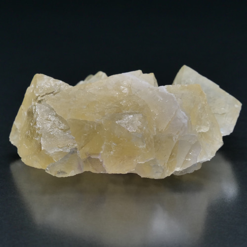 レアカラー【鉱物 標本 蛍石 結晶 原石】中国 浙江省 Yiwu イエロー