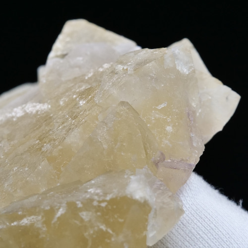 レアカラー【鉱物 標本 蛍石 結晶 原石】中国 浙江省 Yiwu イエロー