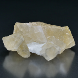 レアカラー【鉱物 標本 蛍石 結晶 原石】中国 浙江省 Yiwu イエロー