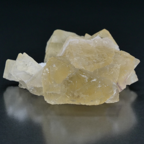 レアカラー【鉱物 標本 蛍石 結晶 原石】中国 浙江省 Yiwu イエロー