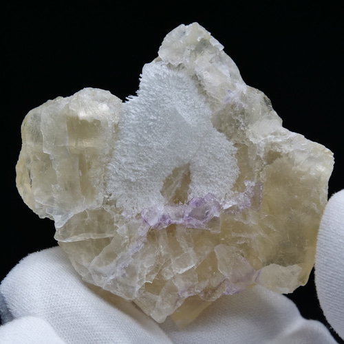 レアカラー【鉱物 標本 蛍石 結晶 原石】中国 浙江省 Yiwu イエロー