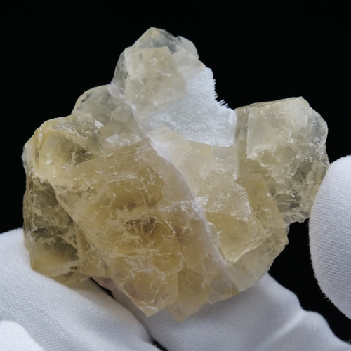 レアカラー【鉱物 標本 蛍石 結晶 原石】中国 浙江省 Yiwu イエロー