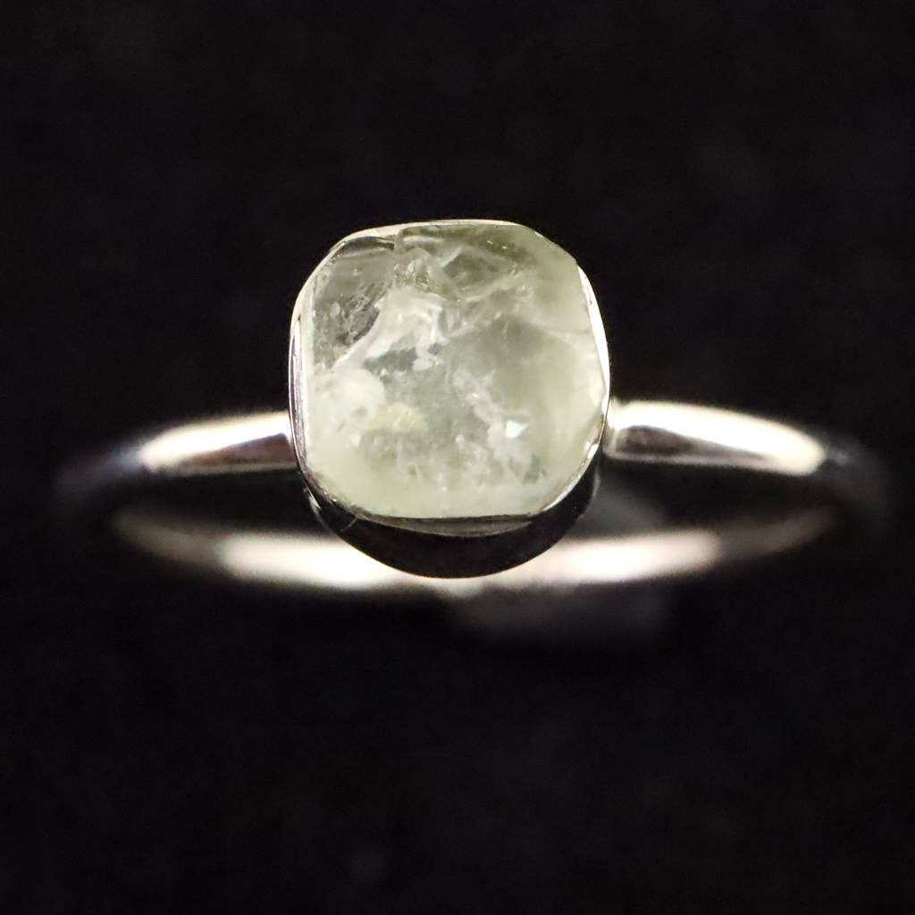 ブラジル産　グリーン ヘルデライト  原石 リング 14号 2.1g #66144