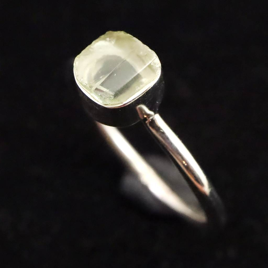 ブラジル産　グリーン ヘルデライト  原石 リング 14号 1.9g #41784