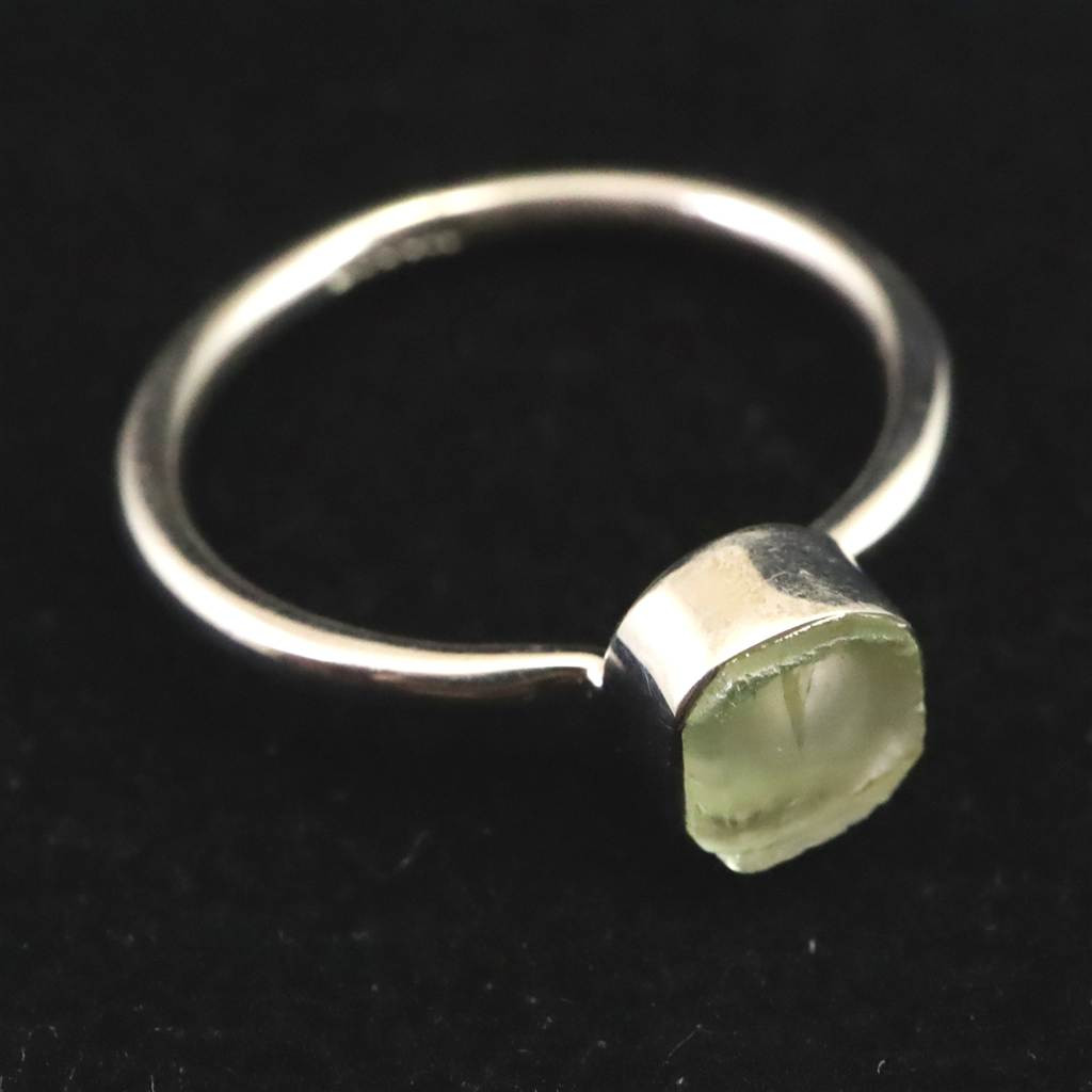 ブラジル産　グリーン ヘルデライト  原石 リング 14号 1.9g #41784