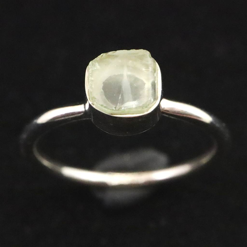 ブラジル産　グリーン ヘルデライト  原石 リング 14号 1.9g #41784