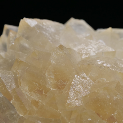 レアカラー【鉱物 標本 蛍石 結晶 原石】中国 浙江省 Yiwu イエロー