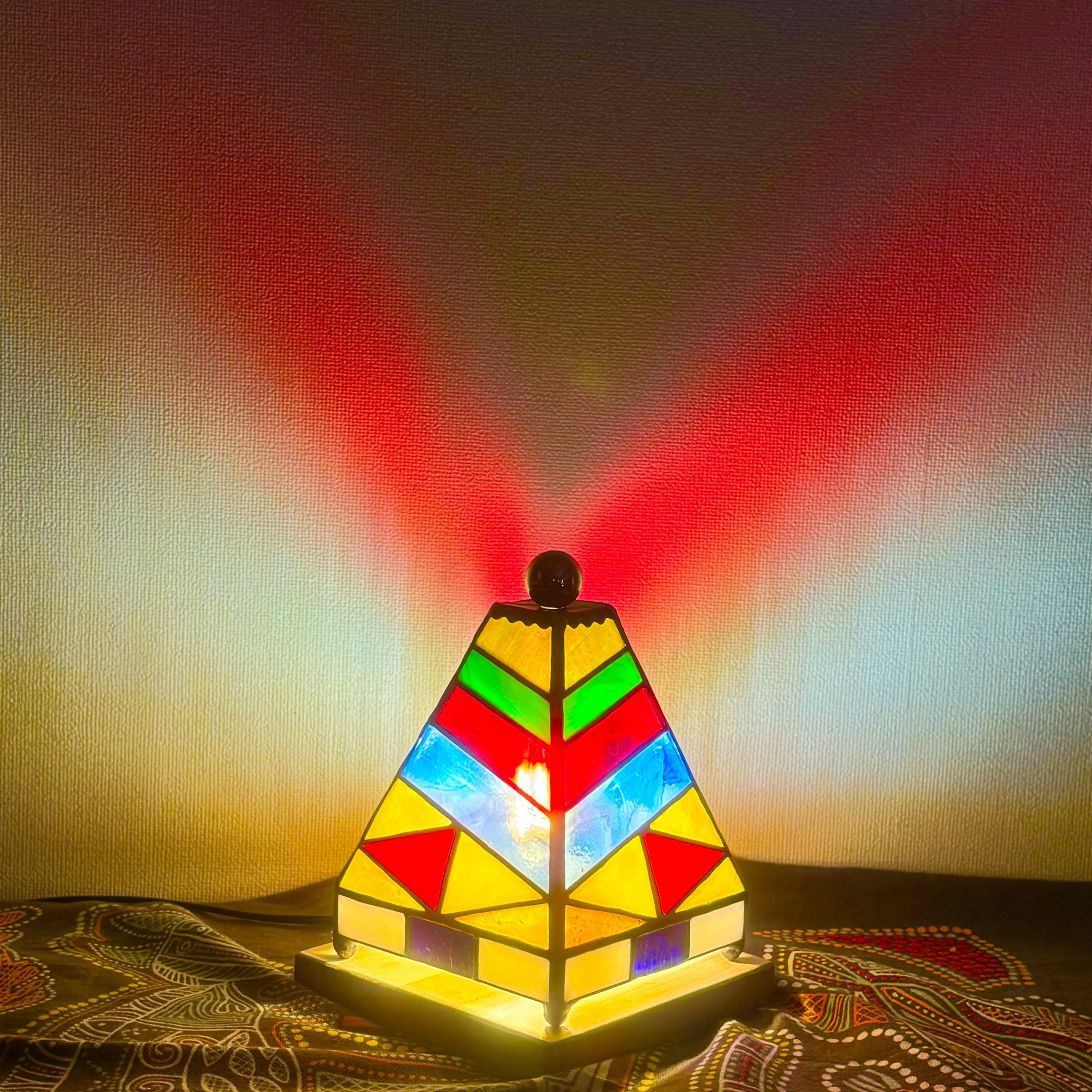 光の色を楽しむ、ランタン  ステンドグラス ランプシェード 置き型 テーブル ランプ インテリア 照明