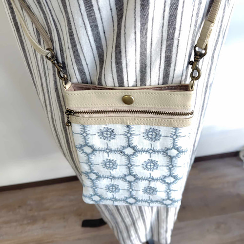 ミナペルホネン　アネモネ　ポーチ anemone quartz pouch - minä perhonen