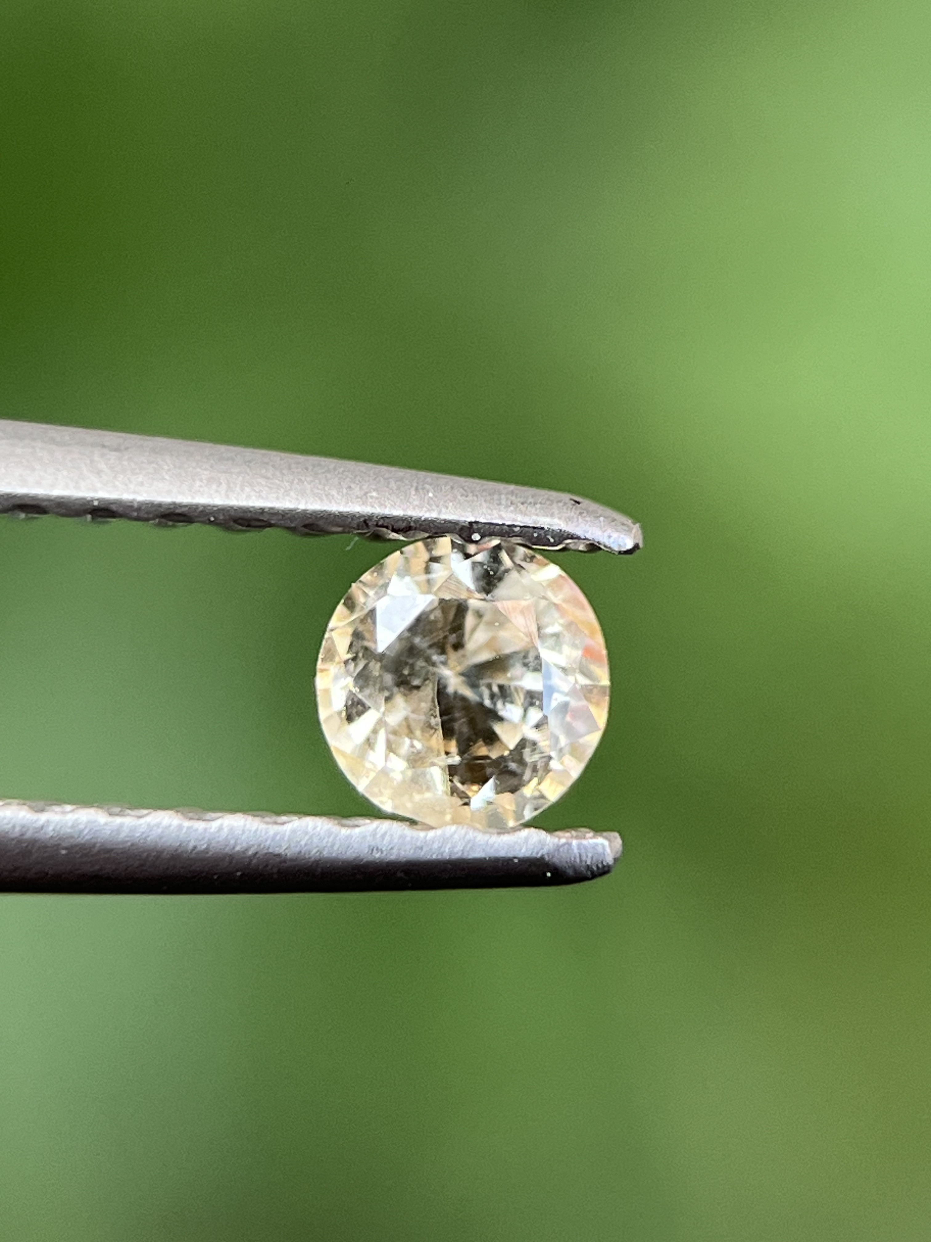 エイロサファイア0.25ct 3.4 x2.5mm Natural yellow sapphire