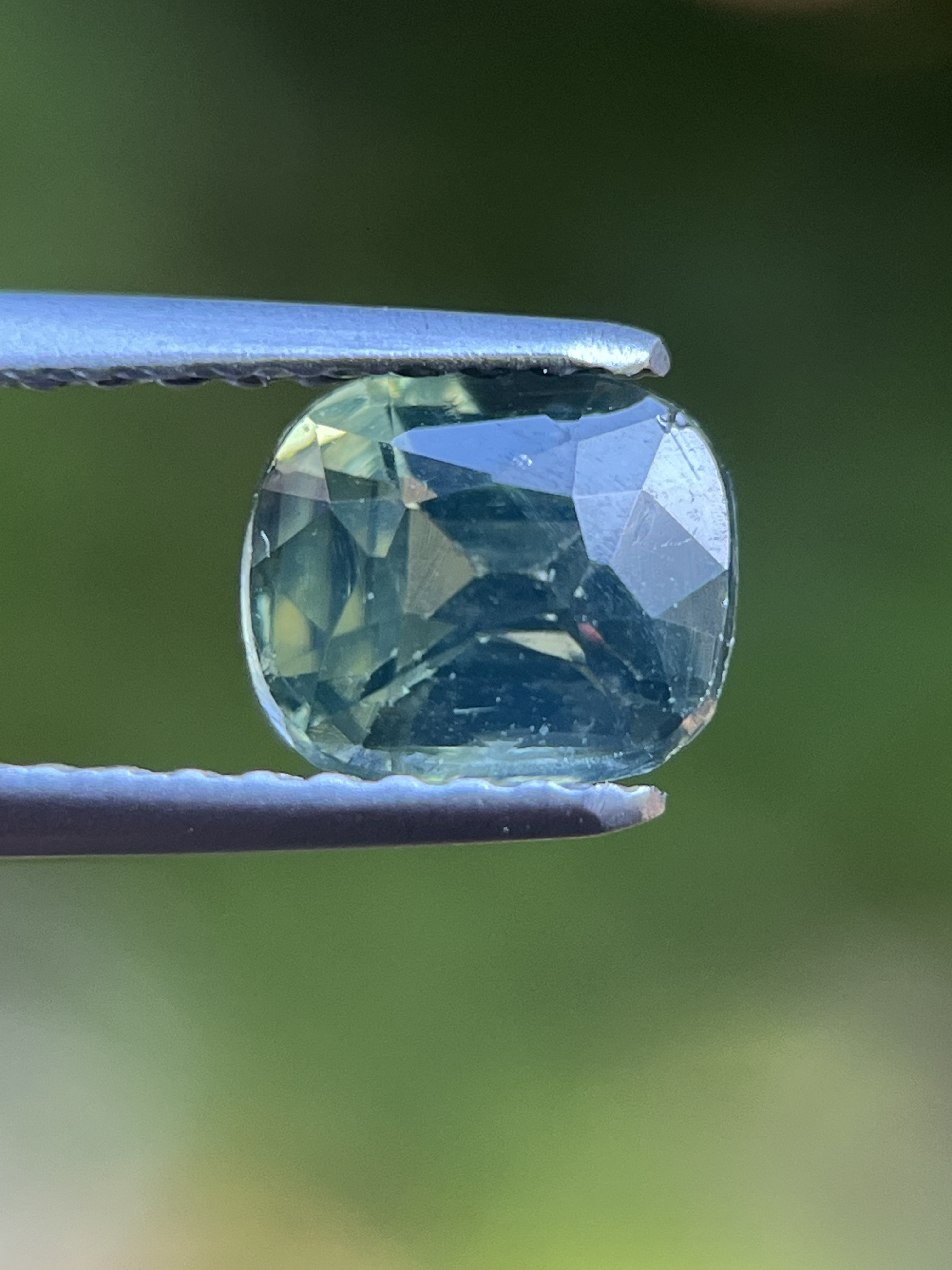 グリーンジルコン1.25ct 6.2 x 5.2 x 3.8mm  Natural Green Zircon