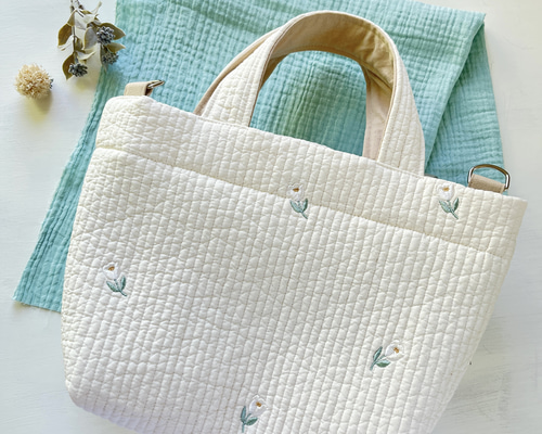 程よいサイズでポケットいっぱいヌビバッグ　グレー×チューリップ　ハンドメイド 最高 のハンドメイド・手芸 - ハンドメイド ポケットいっぱい