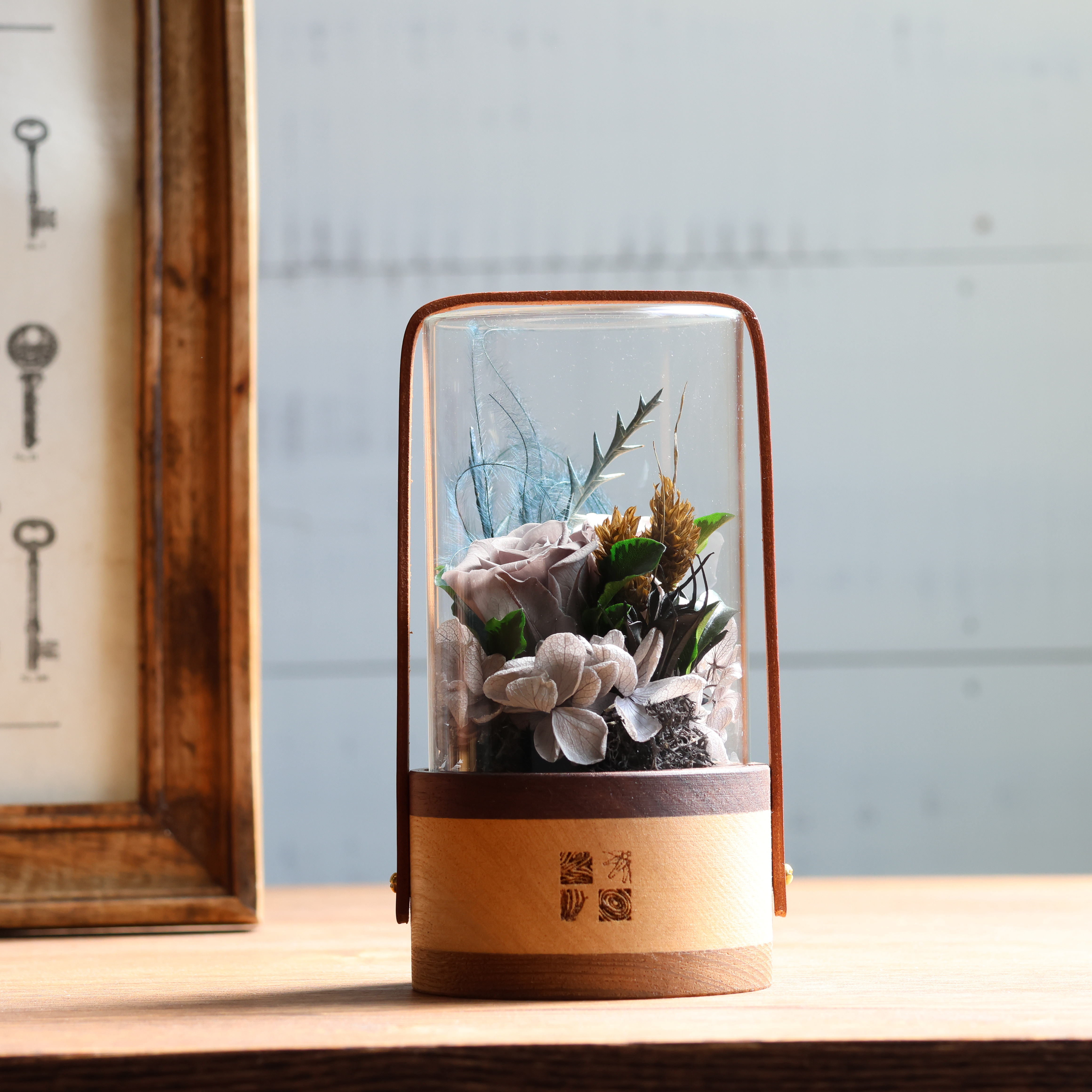 ❁送料無料❁グレージュ小【プリザーブドフラワー】【ドライフラワー】【ガラスドーム】【アレンジメント】【木工】ウエディング