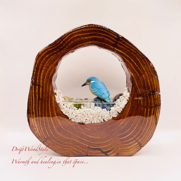 一つ限りの流木アート 水辺のカワセミ ジオラマ 流木 フィギュア 置物 動物 鳥 インテリア レジン 水辺 N36 5枚目の画像
