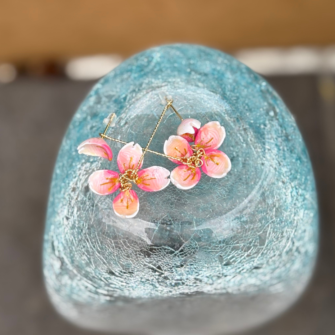 SAKURA-桜舞う-スタッドピアス/ピンク/ホワイト/ゴールド/2WAY/14kgf/金属アレルギー対応