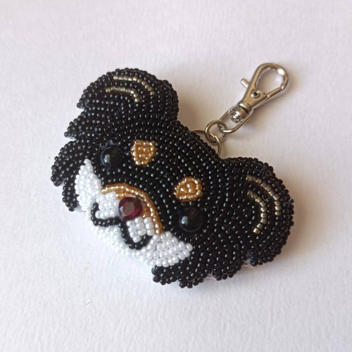 垂れ耳 チワワちゃん ブラックタン ホワイト お鼻はガーネット 金具の