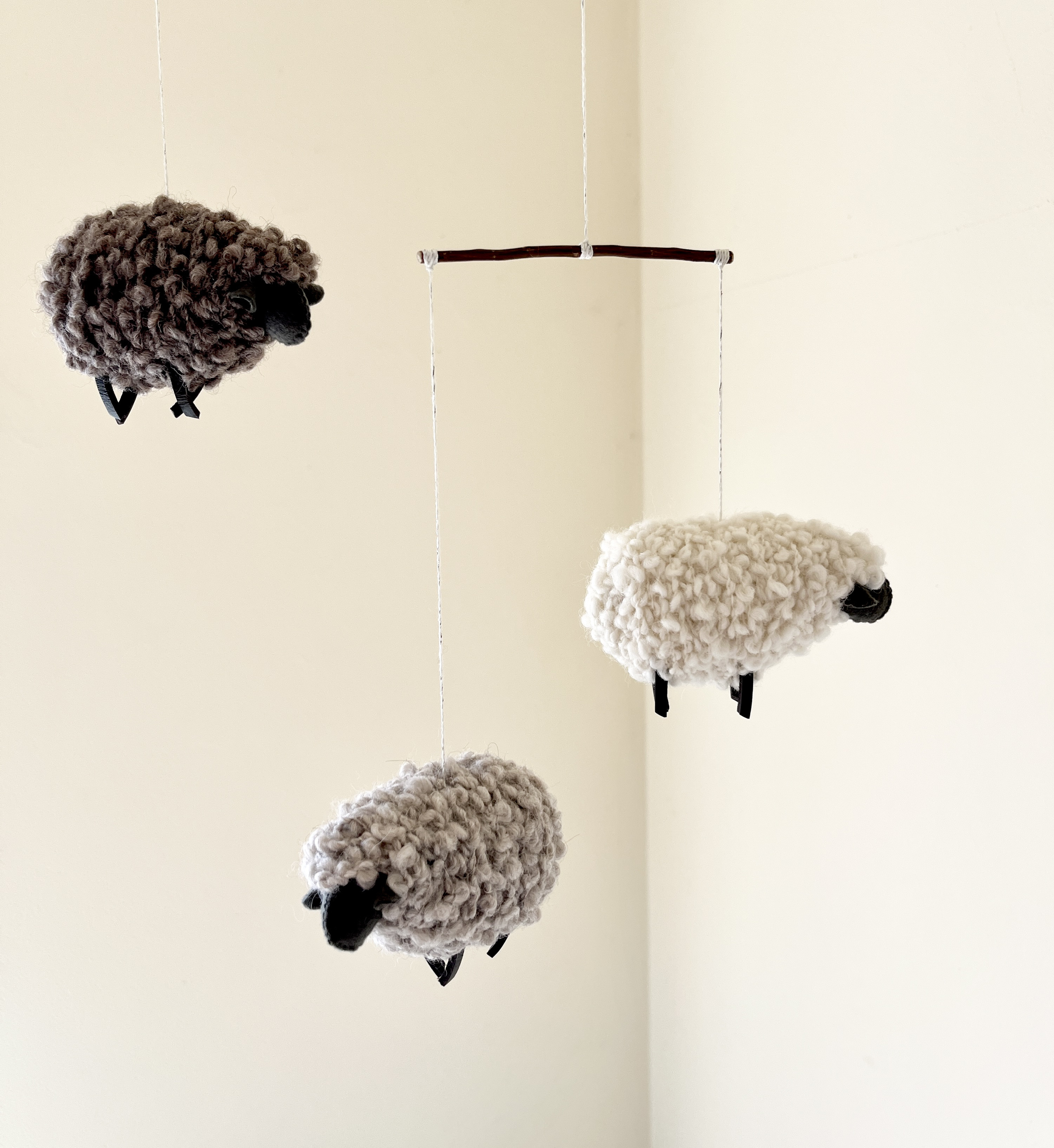 3匹のもふもふ毛糸の羊モビール＊3color