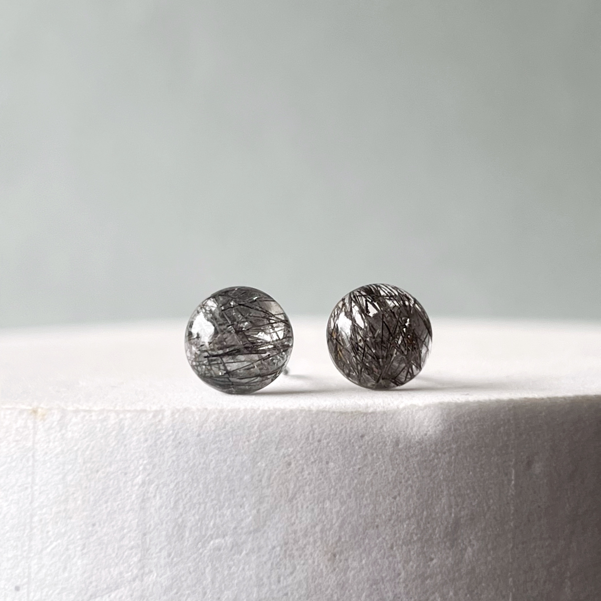 【JORIE】8月誕生石　ブラックルチルクォーツ　シンプル　ピアス　イヤリング　サージカルステンレス