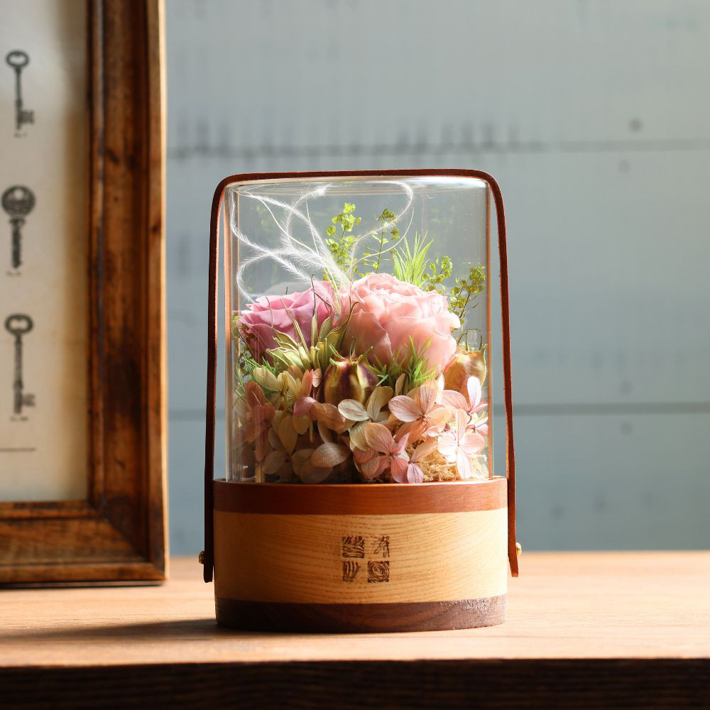 特集掲載❁送料無料❁モーブピンク大【プリザーブドフラワー】【ドライフラワー】【ガラスドーム】【アレンジメント】【木工】