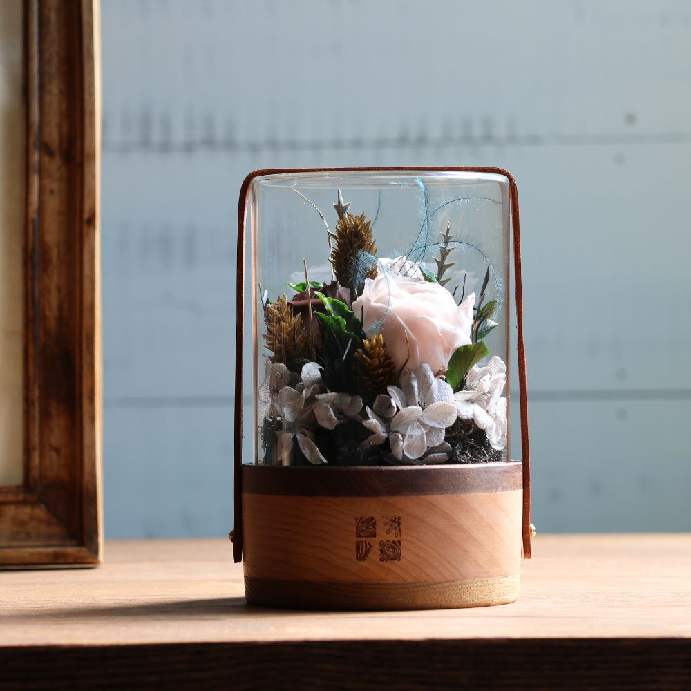 ❁送料無料❁ピンクベージュ大【プリザーブドフラワー】【ドライフラワー】【ガラスドーム】【アレンジメント】【木工】