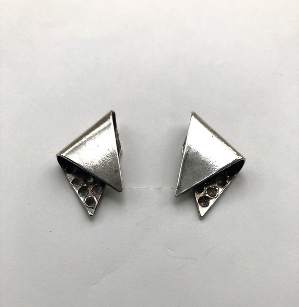 三角形の折り込み風イアリング