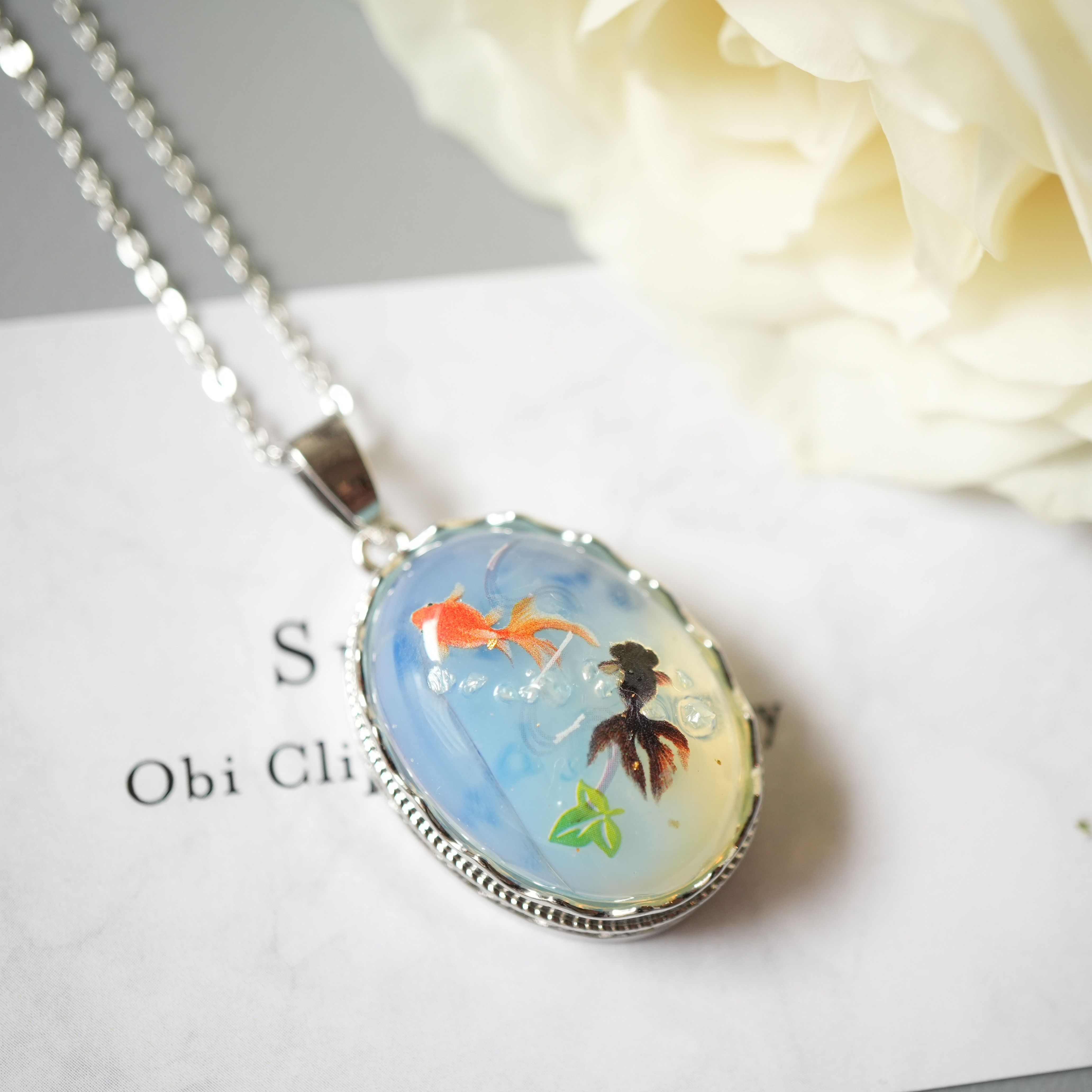 天然石オパールと金魚のペンダント ネックレス