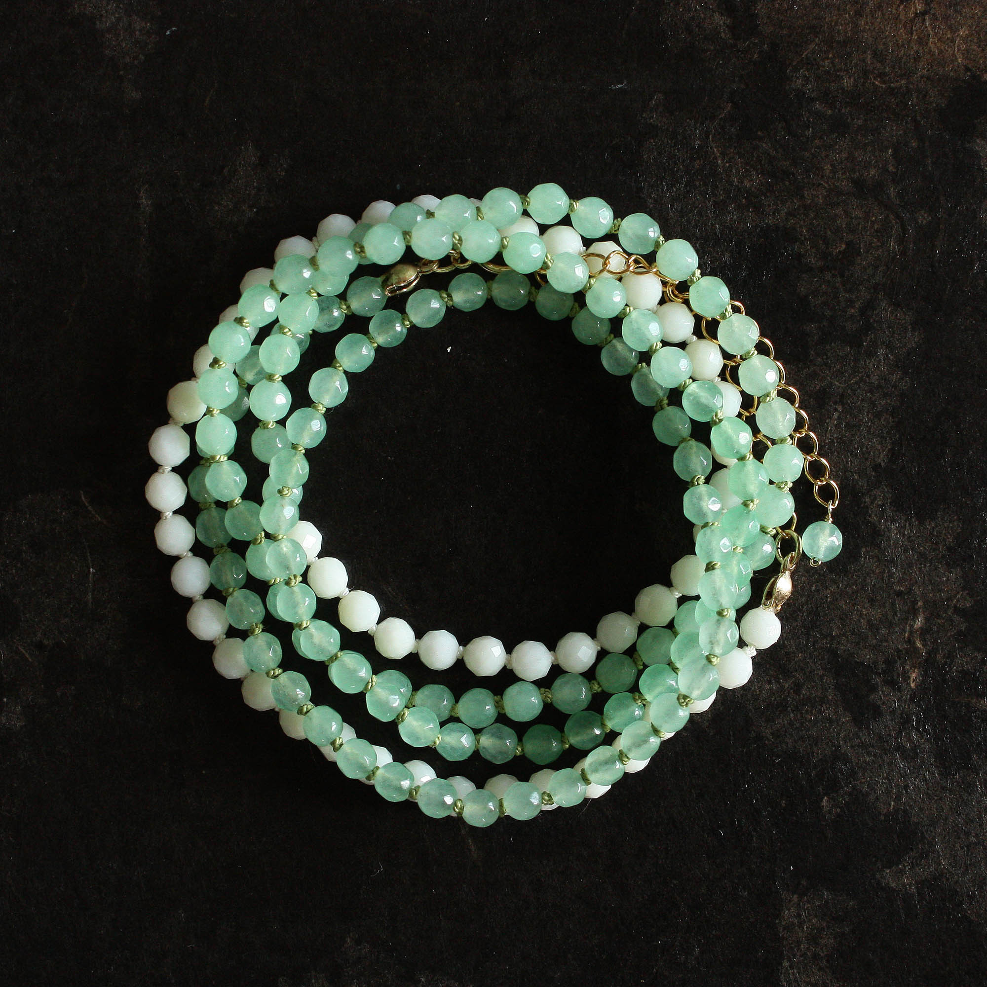 No. 103 96cm・グリーンのクォーツァイトと白珊瑚のネックレス