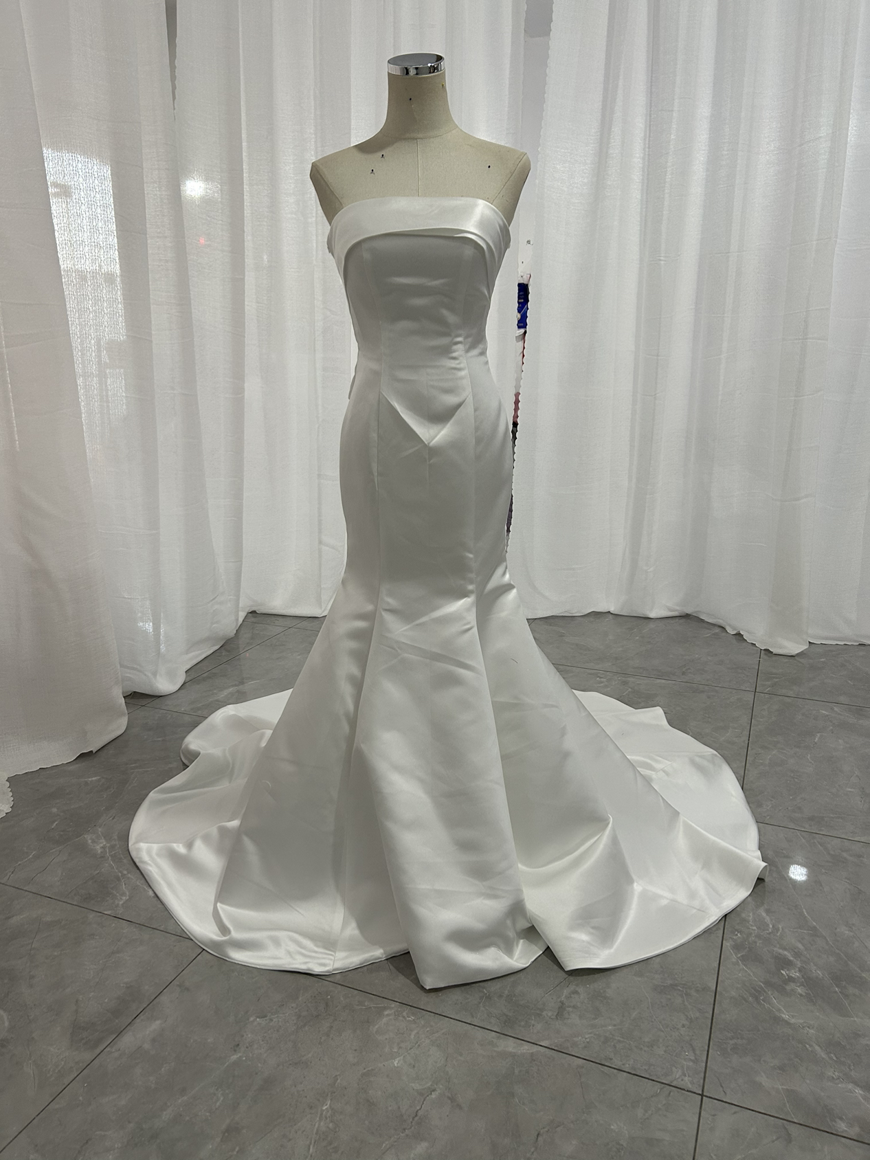 高品質！ウエディングドレス マーメイドライン ベアトップ 編み上げ 2次会 合コン