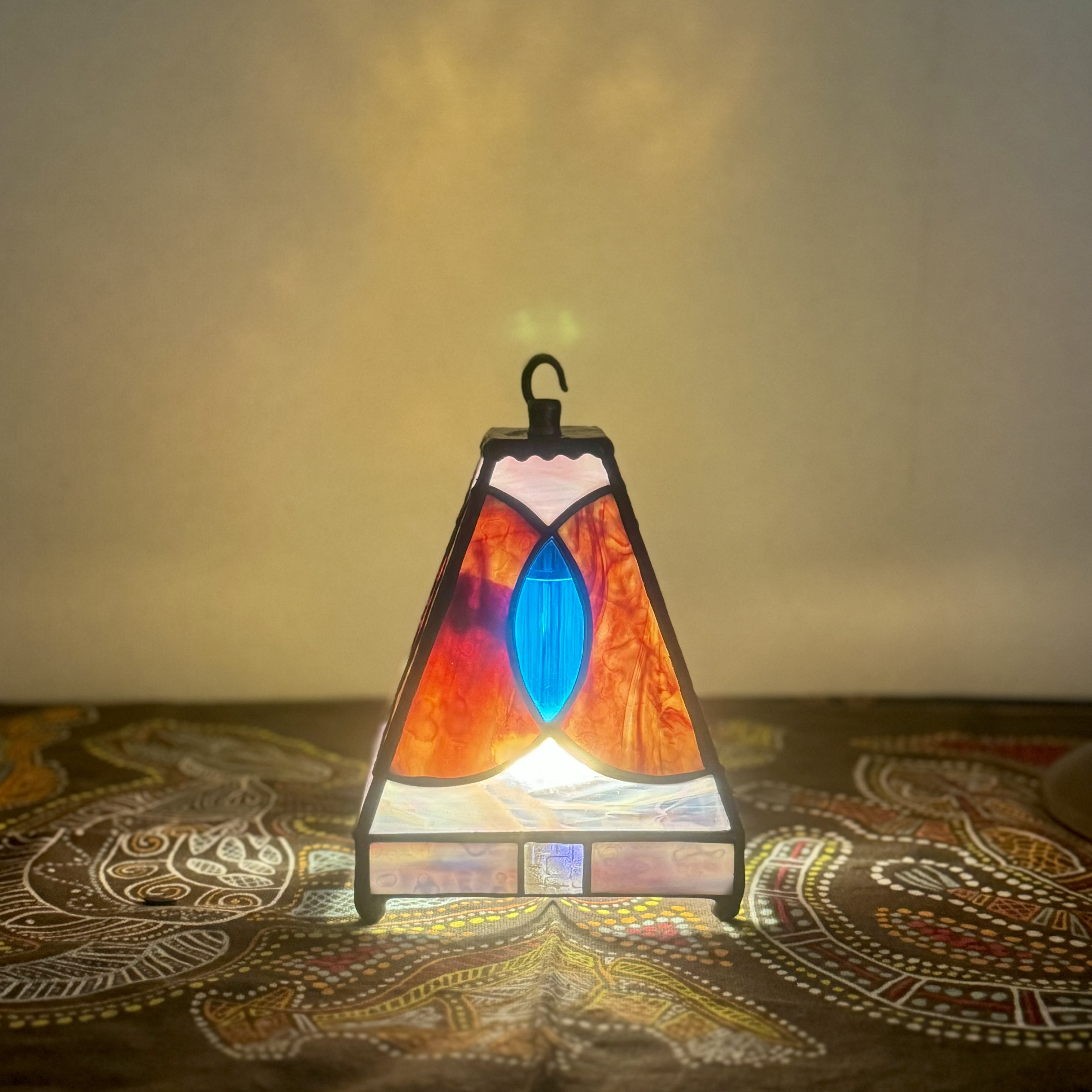 光の色を楽しむ、ランタン  ステンドグラス ランプシェード 置き型 テーブル ランプ インテリア 照明