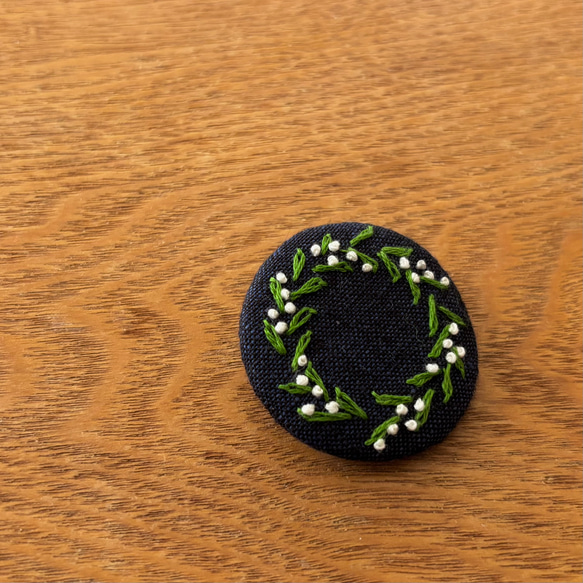スズラン_刺繍ブローチ L_麻紺 3枚目の画像