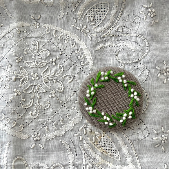 スズラン_刺繍ブローチ L_麻紺 2枚目の画像