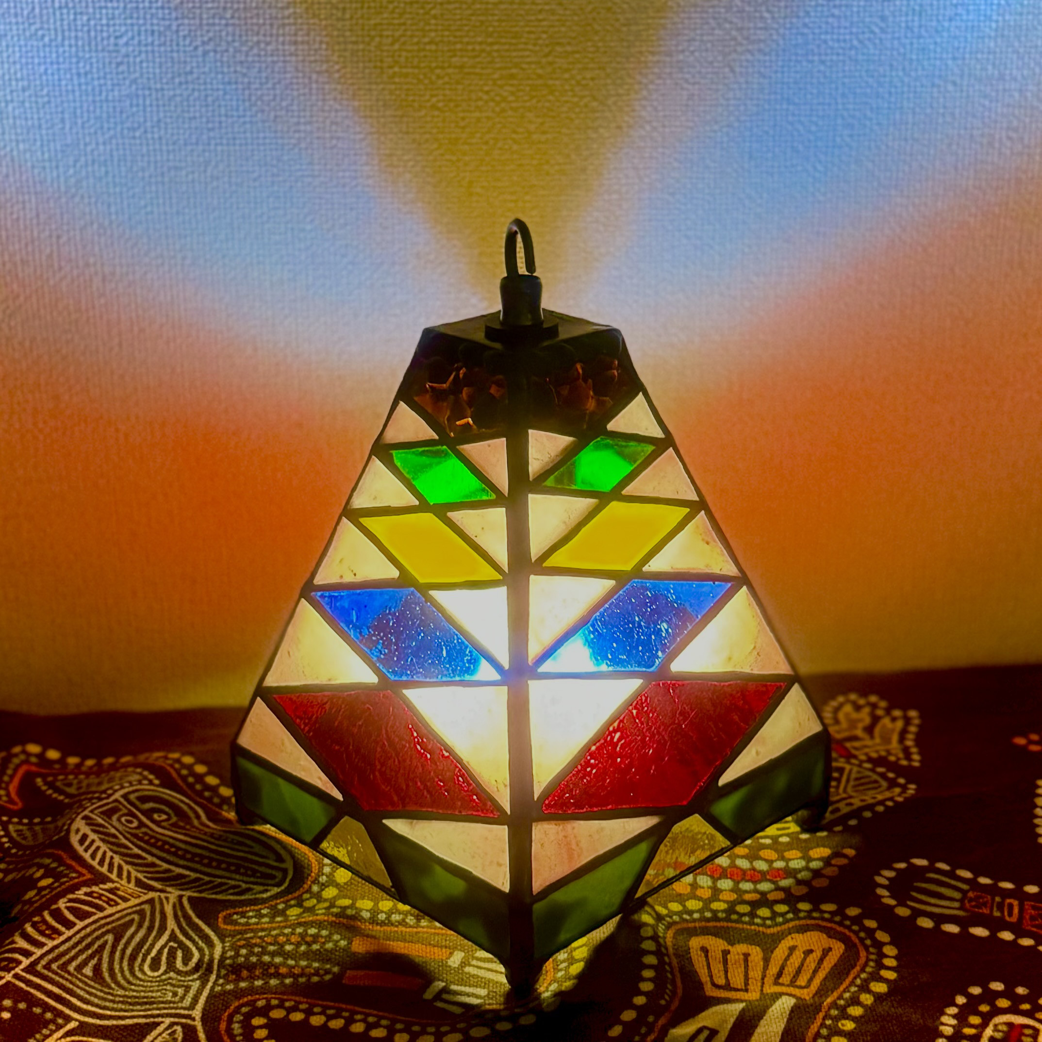 光の色を楽しむ、ランタン  ステンドグラス ランプシェード 置き型 テーブル ランプ インテリア 照明