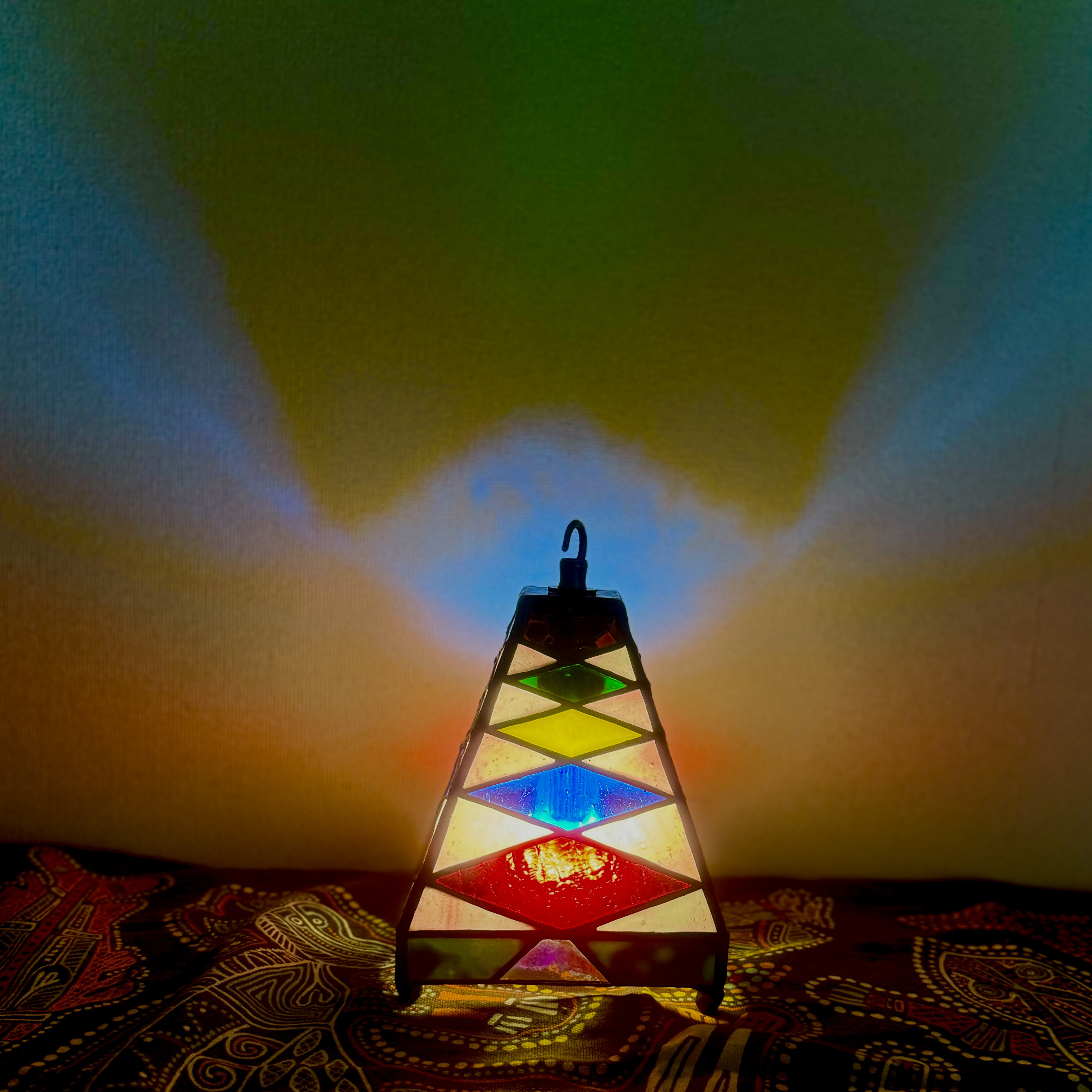 光の色を楽しむ、ランタン  ステンドグラス ランプシェード 置き型 テーブル ランプ インテリア 照明