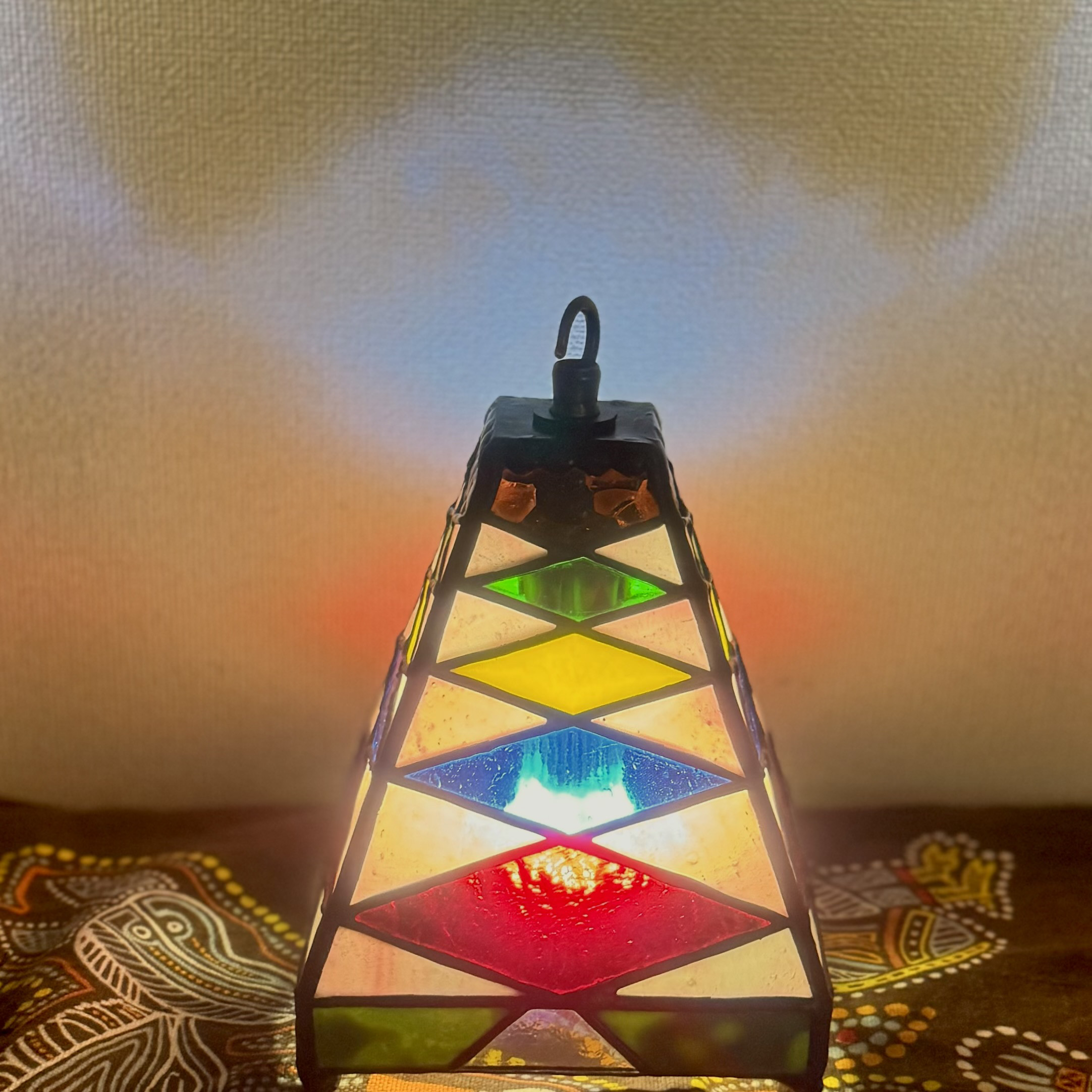 光の色を楽しむ、ランタン  ステンドグラス ランプシェード 置き型 テーブル ランプ インテリア 照明