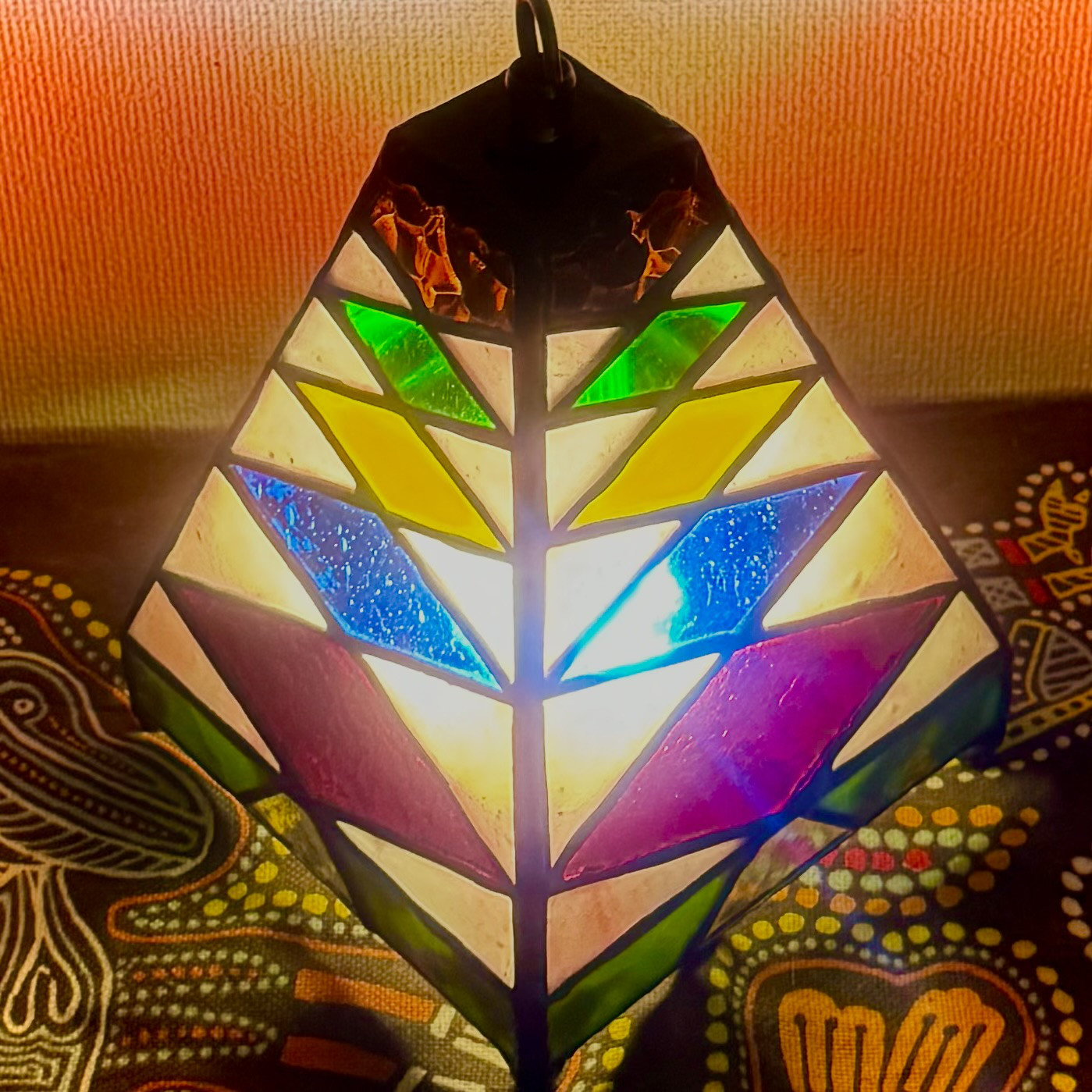 光の色を楽しむ、ランタン  ステンドグラス ランプシェード 置き型 テーブル ランプ インテリア 照明