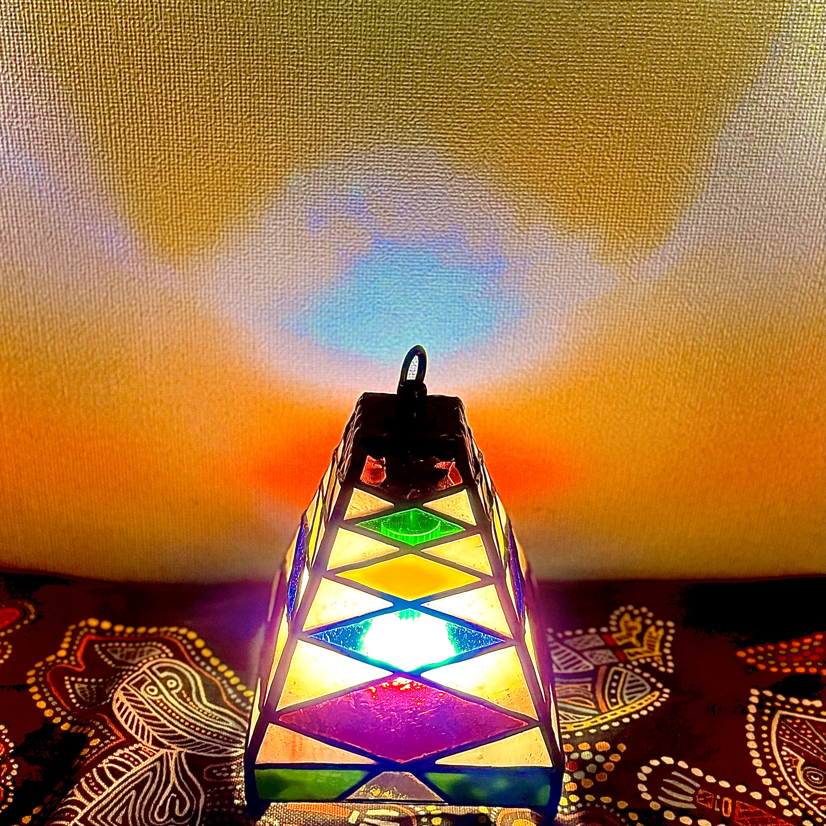 光の色を楽しむ、ランタン  ステンドグラス ランプシェード 置き型 テーブル ランプ インテリア 照明