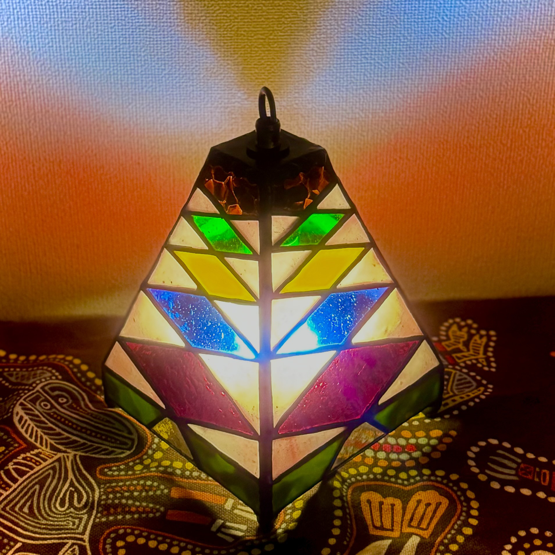 光の色を楽しむ、ランタン  ステンドグラス ランプシェード 置き型 テーブル ランプ インテリア 照明