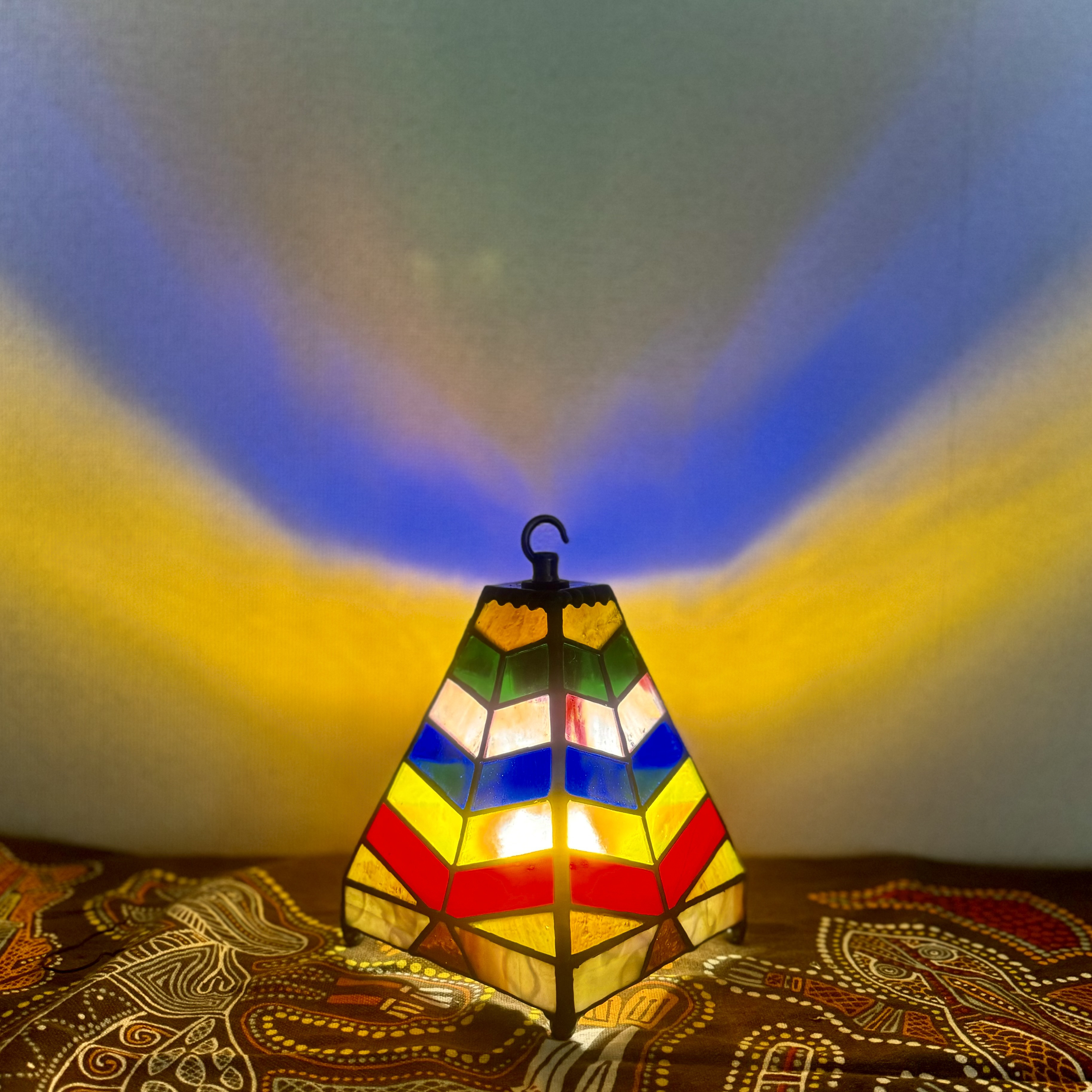 光の色を楽しむ、ランタン  ステンドグラス ランプシェード 置き型 テーブル ランプ インテリア 照明