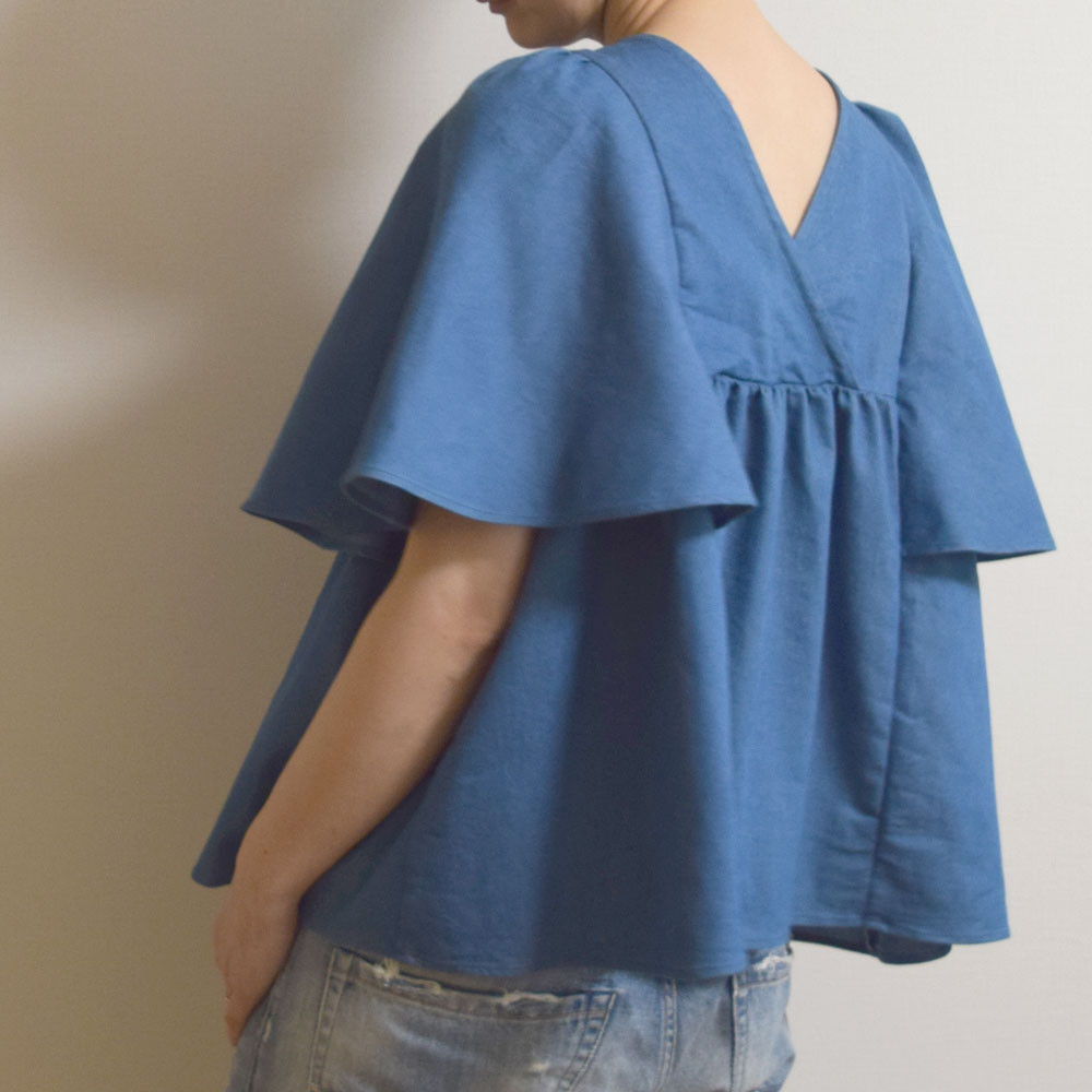 ライトデニムリバーシブルバタフライスリーブカシュクールブラウス（受注制作）