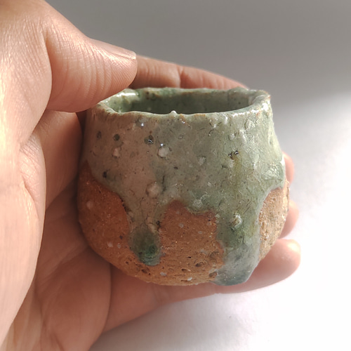 おちょこ（美濃焼のぐい呑み） 釉流れが美しいビードロ釉の